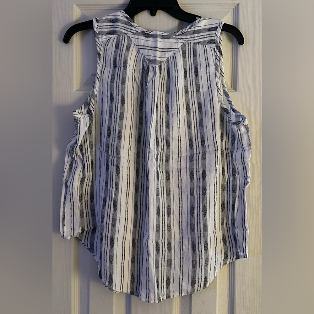 Lucky Brand Button down Top - Picture 6 of 6